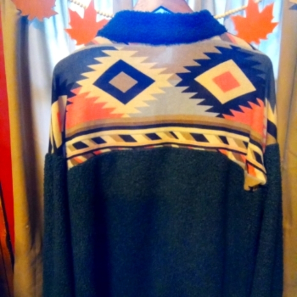 Fuzzy winter long sleeve shirt with Aztec design - Picture 4 of 4